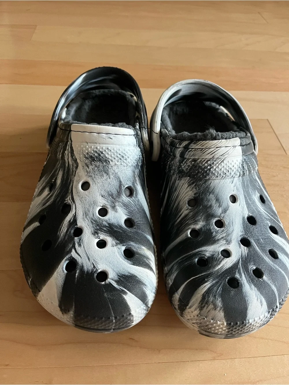 Crocs Men 7 ( Women 9)  Classic Lined winter Clog - Black and White Tie-Dye